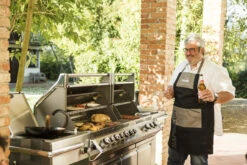 Napoleon Prestige PRO 825 Portable Grill On Cart -TECC BBQ Shop pro825 lifestyle13 08509.1591032201.1500.1500